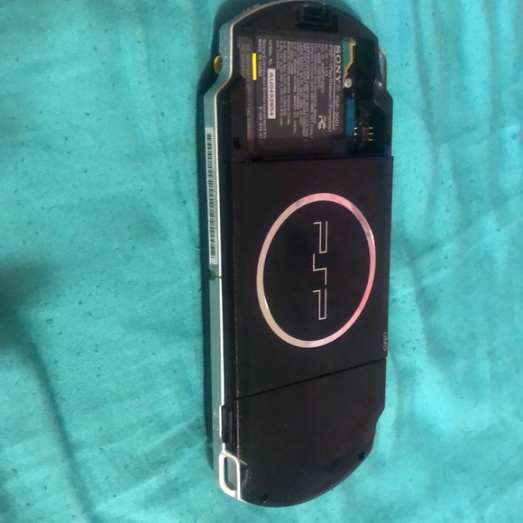 2000 PLAYSTATION PSP Console - Picture 6 of 6